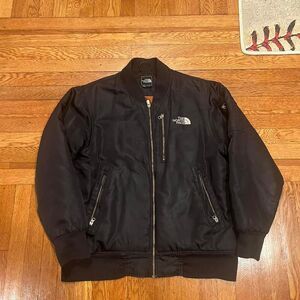Y2K north face bomber jacket 
Rip on sleeve shown‎
